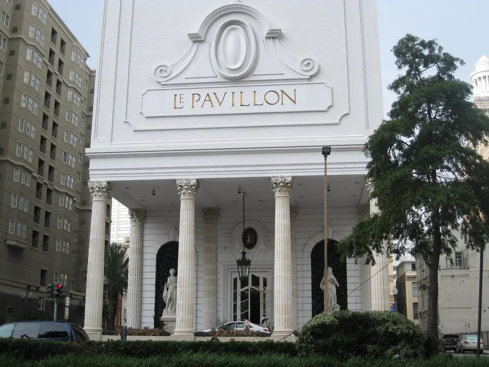 Le Pavillon Hotel — 1