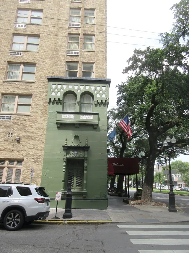 The Pontchartrain Hotel exterior